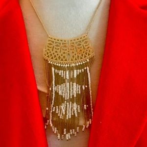 Beautiful tassel necklace white and gold